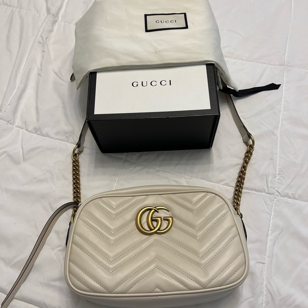 The small GG Marmont chain shoulder bag 100% Authentic